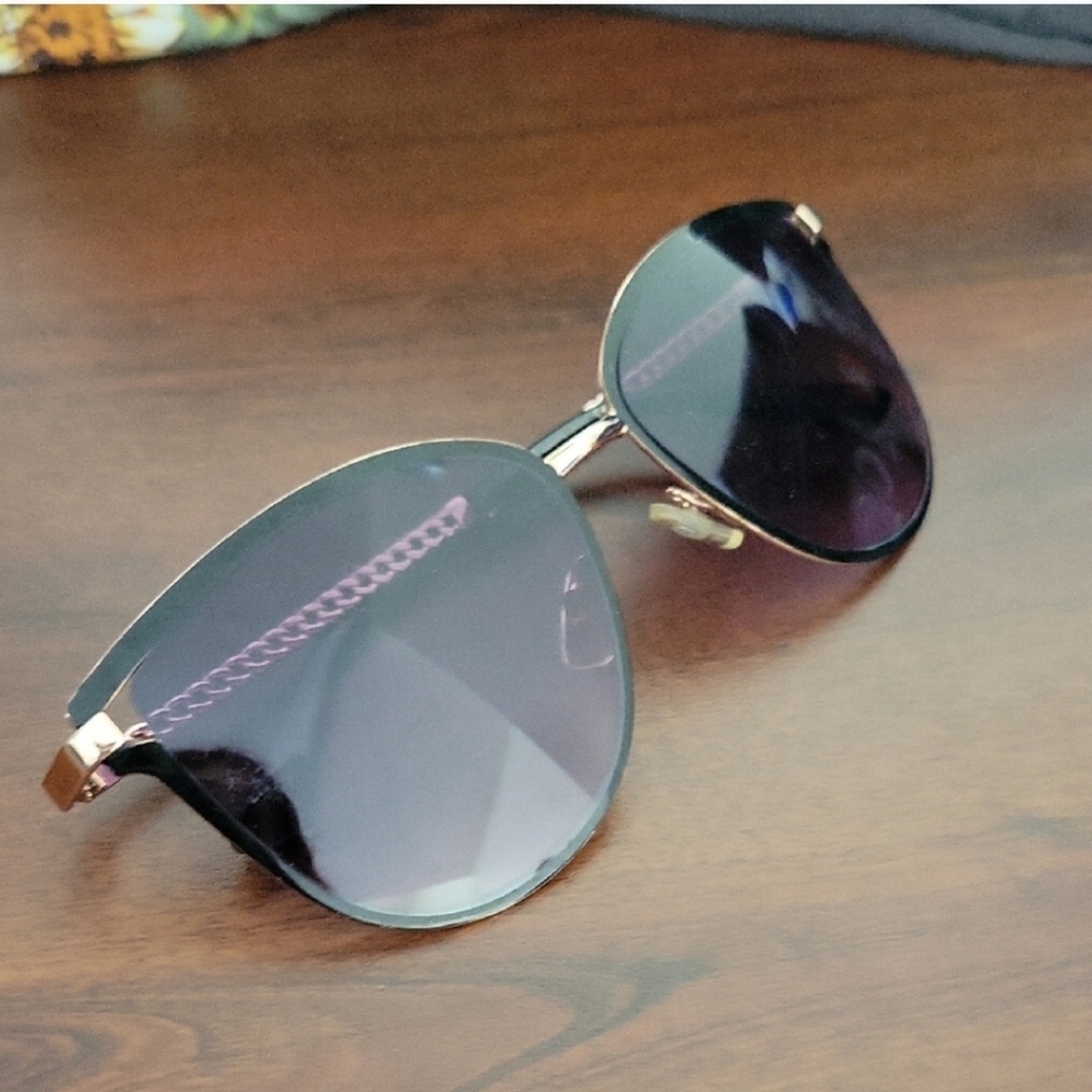 Stylish Black Aviator Sunglasses Nannet Lepore NY